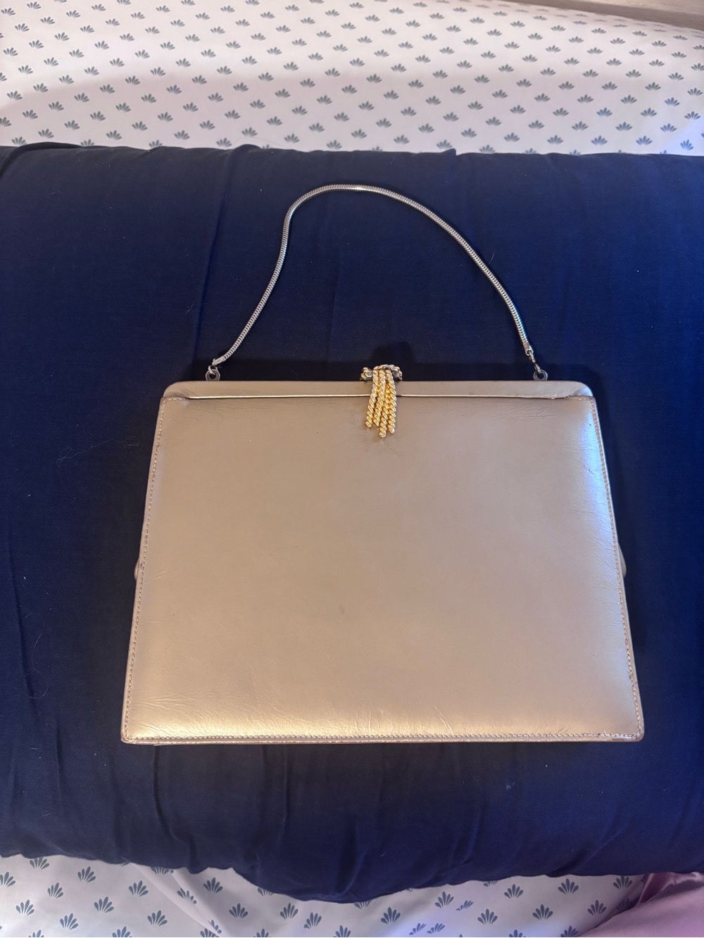 Elegant Gold Frame-Top Women's Handbag with Tassel Accent